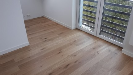 Podłoga drewniana w mieszkaniu prywatnym